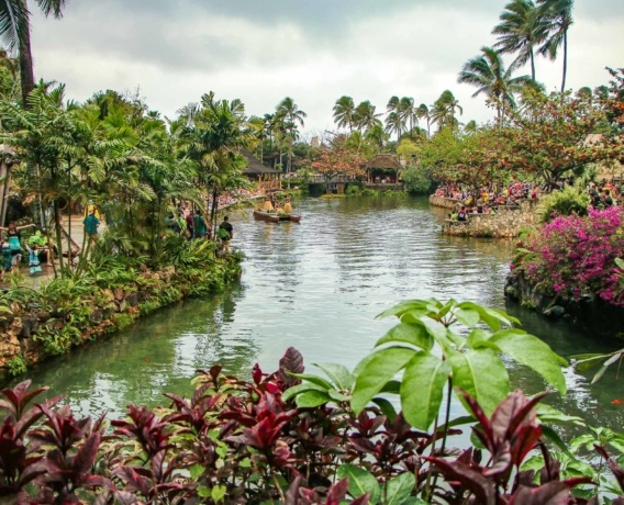 Polynesian Cultural Center Parade of Canoes Lagoon)