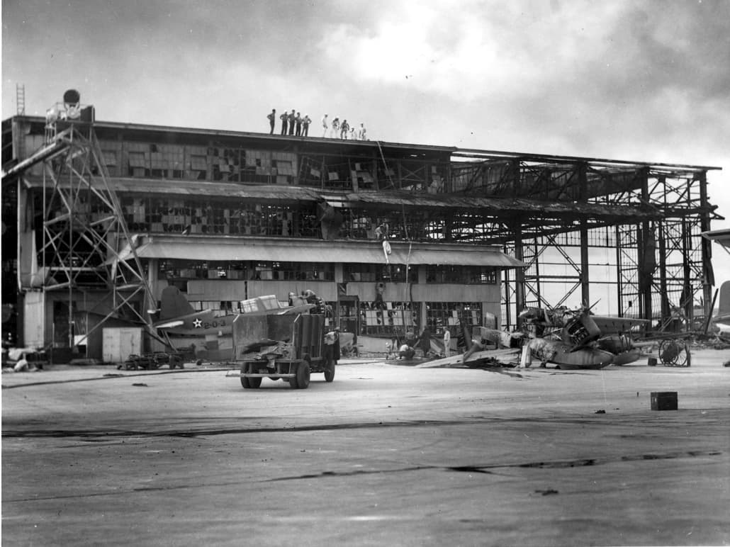 Damaged_hangar_on_Ford_Island_in_December_1941 US Navy photo wikimedia Damaged hangar on Ford Island in December