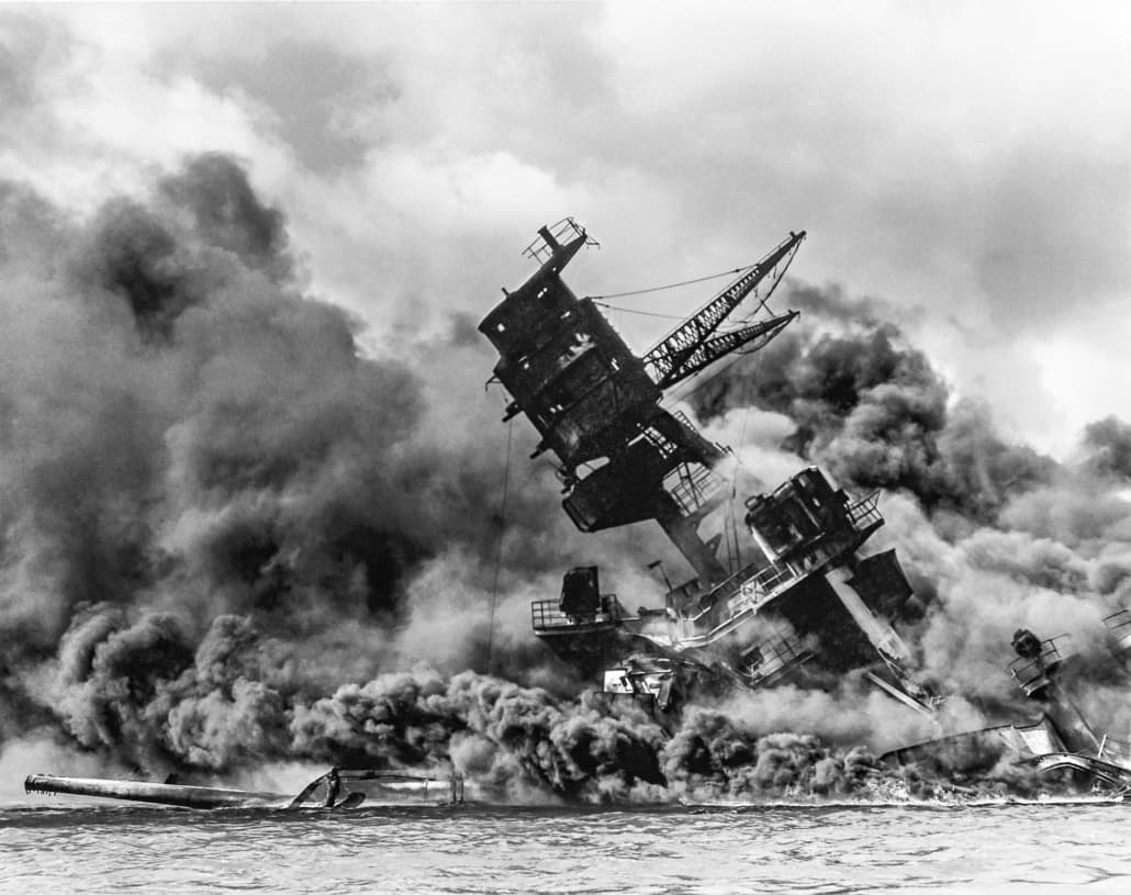 https://www.pearlharbortours.com/wp-content/uploads/2018/11/The_USS_Arizona_BB-39_burning_after_the_Japanese_attack_on_Pearl_Harbor_Dec-7th-1941-wikimedia-1030x815.jpg