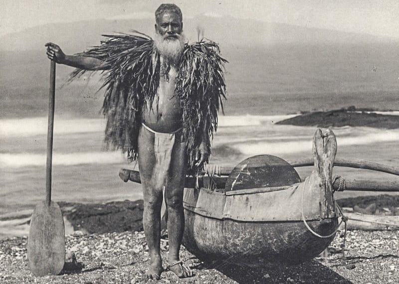 Hawaiian fisherman in a malo and ahu lai ca