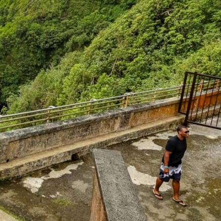 Nuuanu Pali Valley Lookout Oahu Hawaii Tour