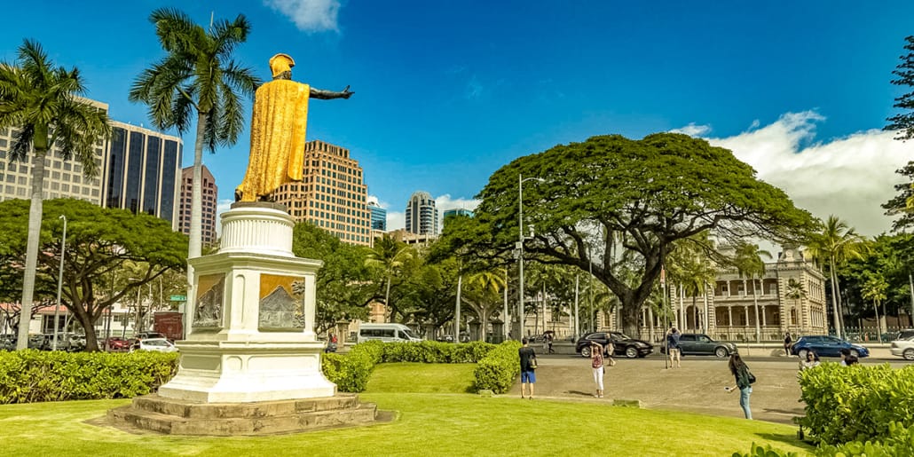 Kamehameha Statue from Behind with Iolani Palace background