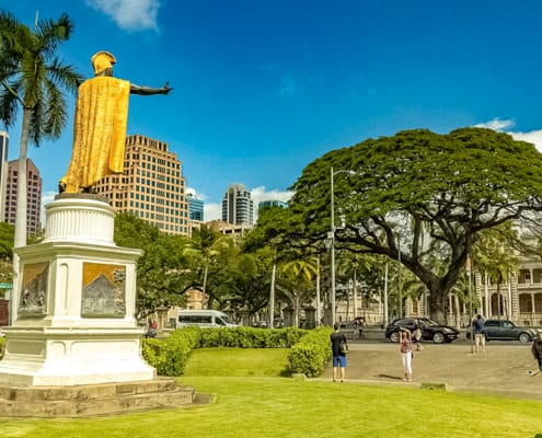 Kamehameha Statue from Behind with Iolani Palace background