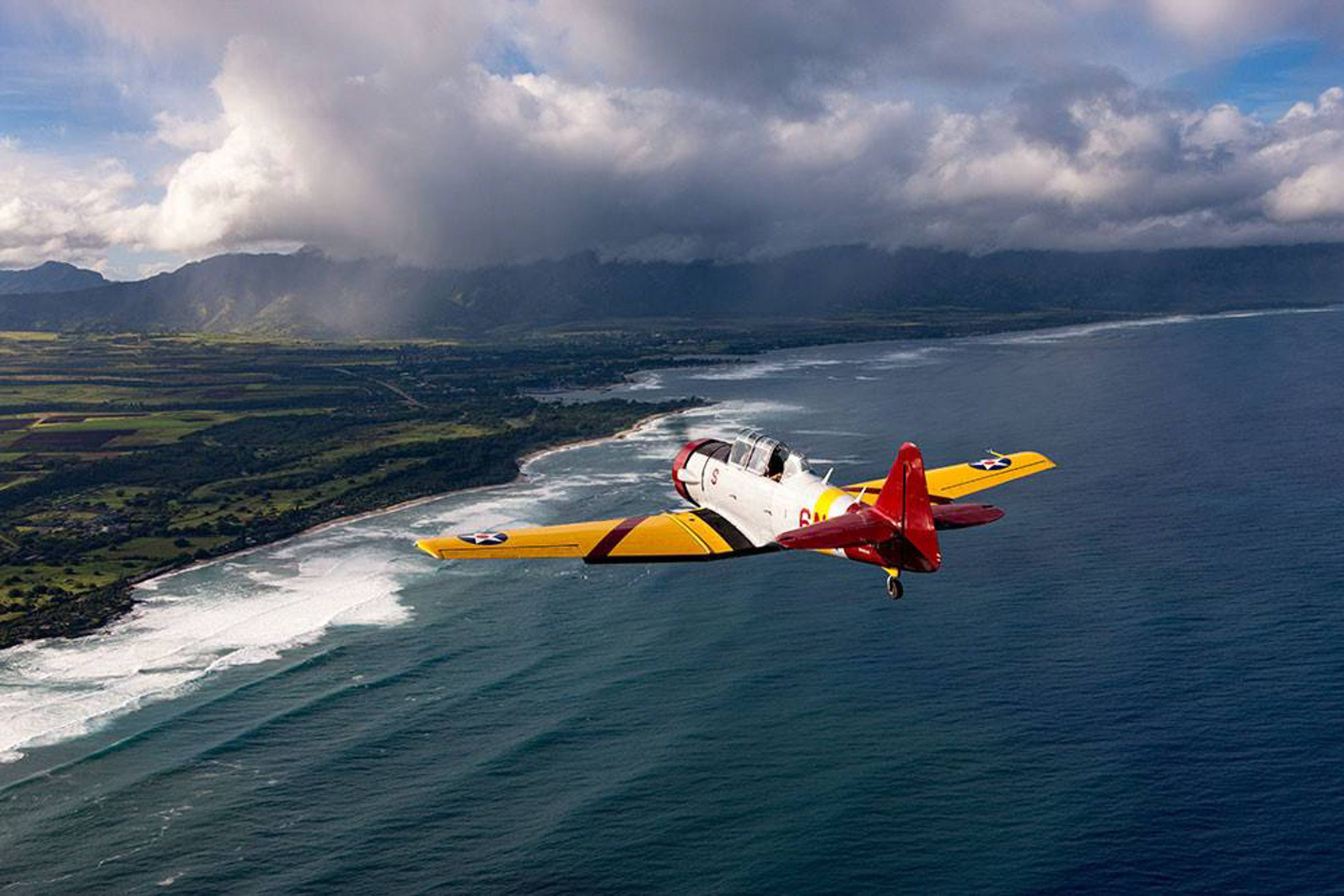 Pearl Harbor WarBirds - Fly In A Vintage Plane Over Honolulu