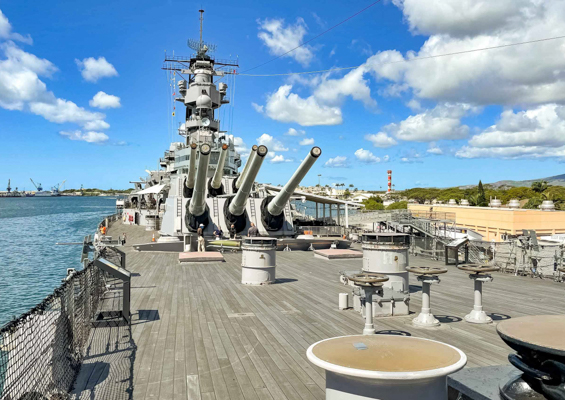 uss missouri deck and guns pearl harbor oahu 
