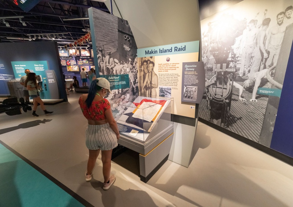 pacific fleet submarine museum exhibits visitors pearl harbor oahu